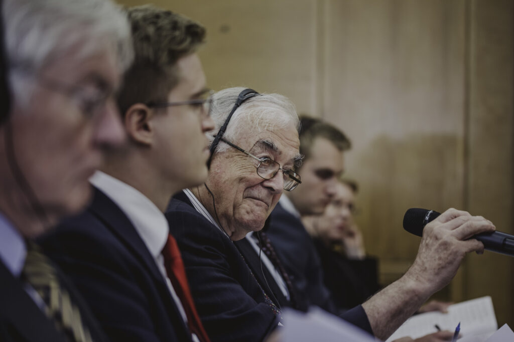 Uczestnicy brytyjskiej delegacji podczas rozmowy w Trybunale Konstytucyjnym