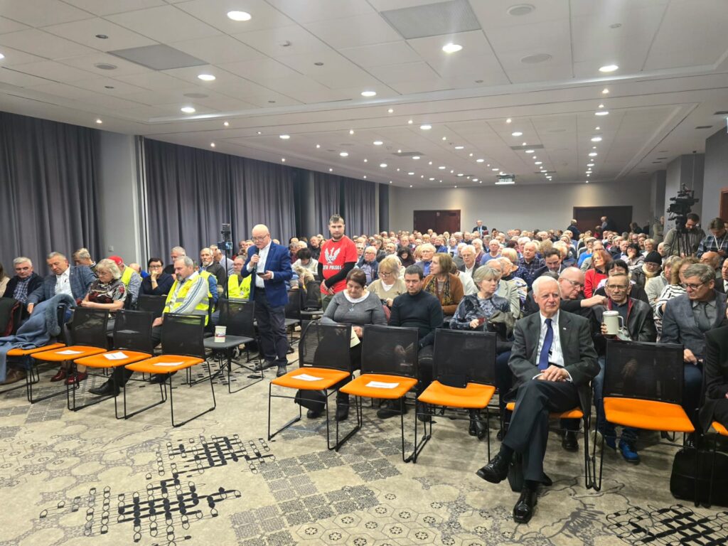 Publiczność w sali konferencyjnej podczas spotkania