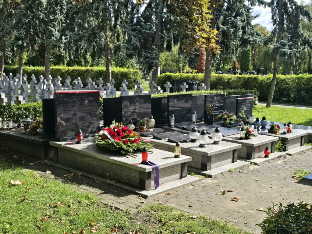 Wieniec przy nagrobku generała Waleriana Czumy